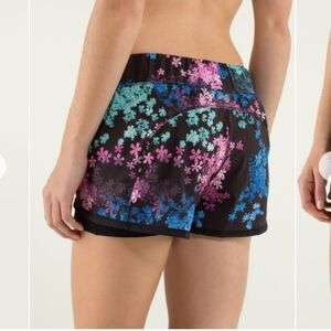 Lululemon In a Flash Short Petal Pop Multi  Size 4